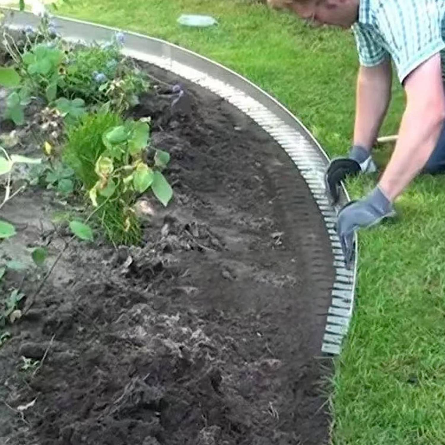 Stainless steel edging for garden borders
